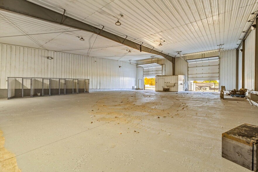 More Photos Of 558 Lucky Rd, Seymour Service For Sale