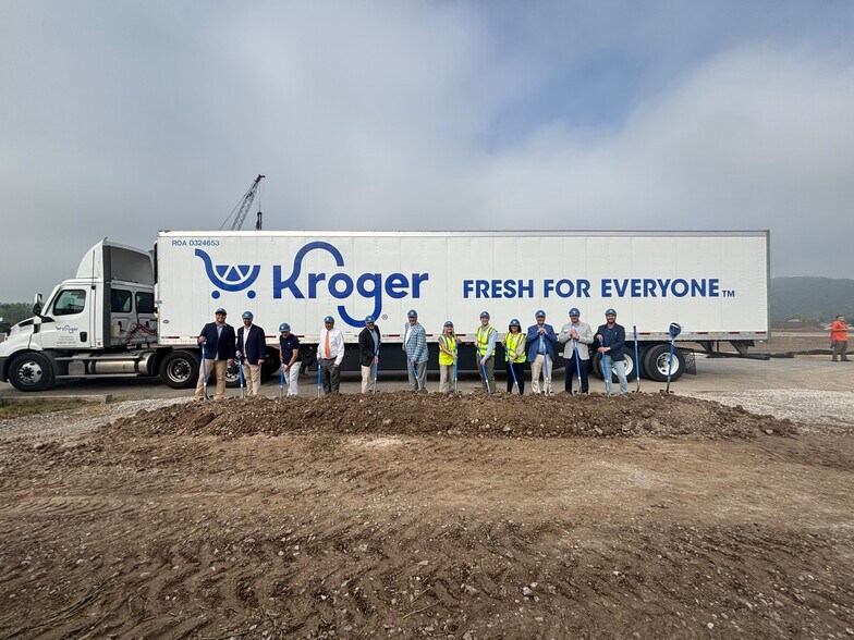 More Photos Of 90 MacCorkle Ave, South Charleston General Retail For Lease