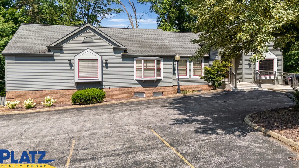 More Photos Of 8501 E Market St, Warren Medical For Sale