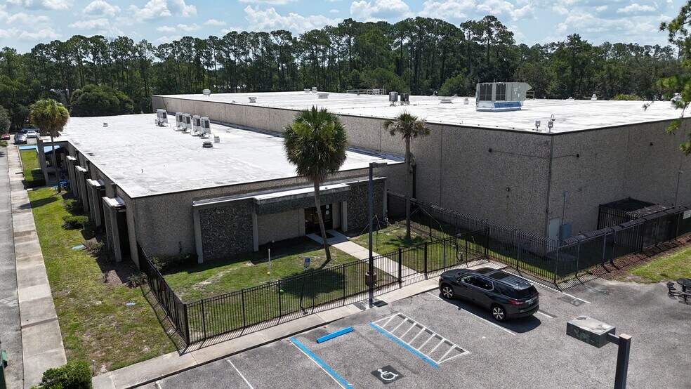 More Photos Of 8230 Baycenter Rd, Jacksonville Warehouse For Lease