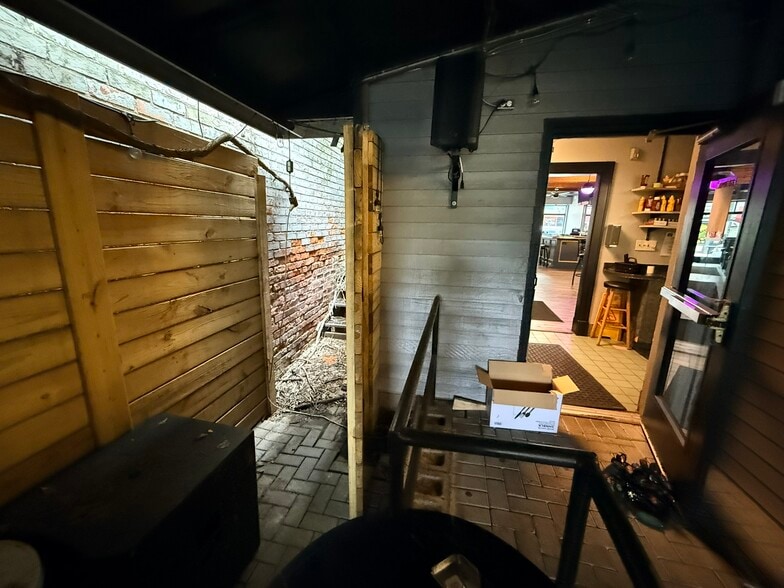 More Photos Of 4034 Hamilton Ave, Cincinnati Storefront Retail Office For Sale