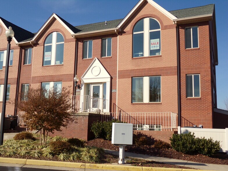 More Photos Of 22648 Glenn Dr, Sterling Office For Sale