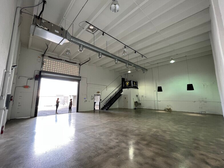 Primary Photo Of 2340 NW 7th Pl, Miami Warehouse For Lease