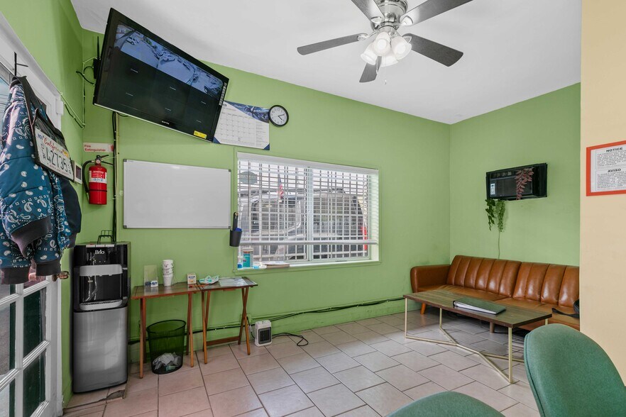 More Photos Of 13632 Van Nuys Blvd, Pacoima Auto Repair For Sale