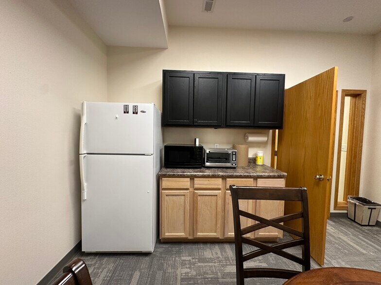 More Photos Of 580 Madison Ave, North Liberty Office For Sale