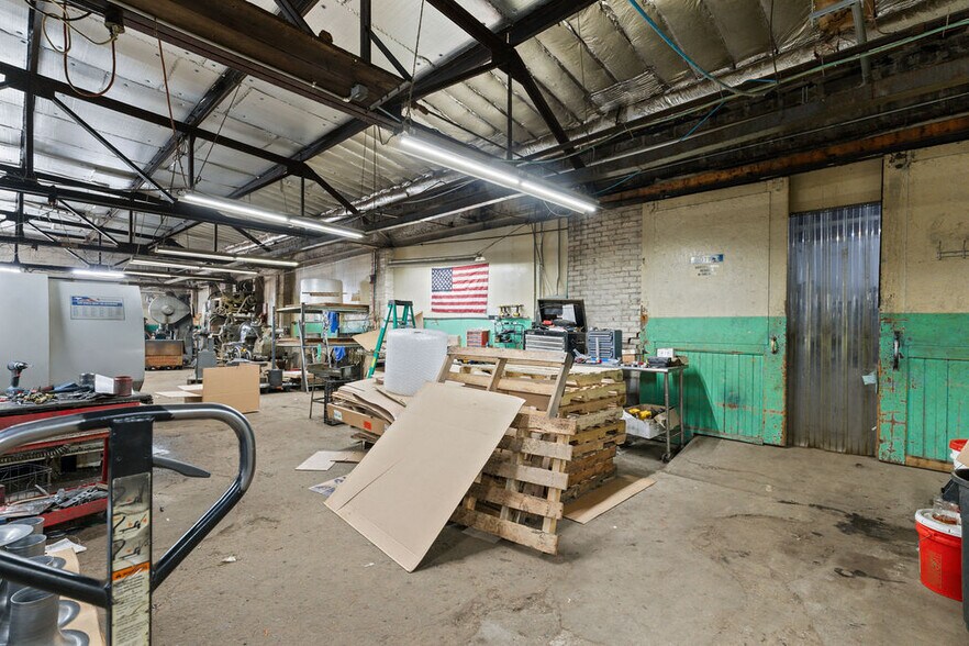 More Photos Of 906 Burnet Ave, Syracuse Warehouse For Sale