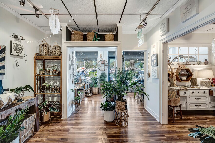 More Photos Of 23 Royal Palm Pointe, Vero Beach Restaurant For Sale