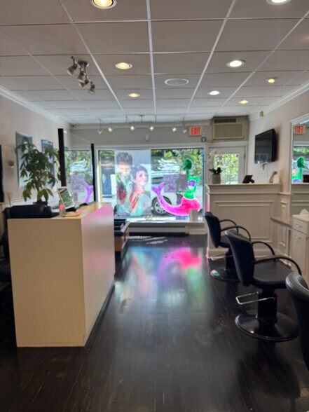 More Photos Of 123 Wolfs Ln, Pelham General Retail For Sale