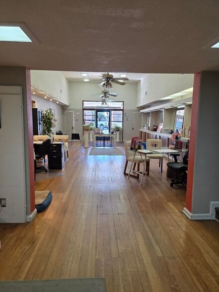 More Photos Of 317 D St, Marysville Storefront Retail Office For Sale