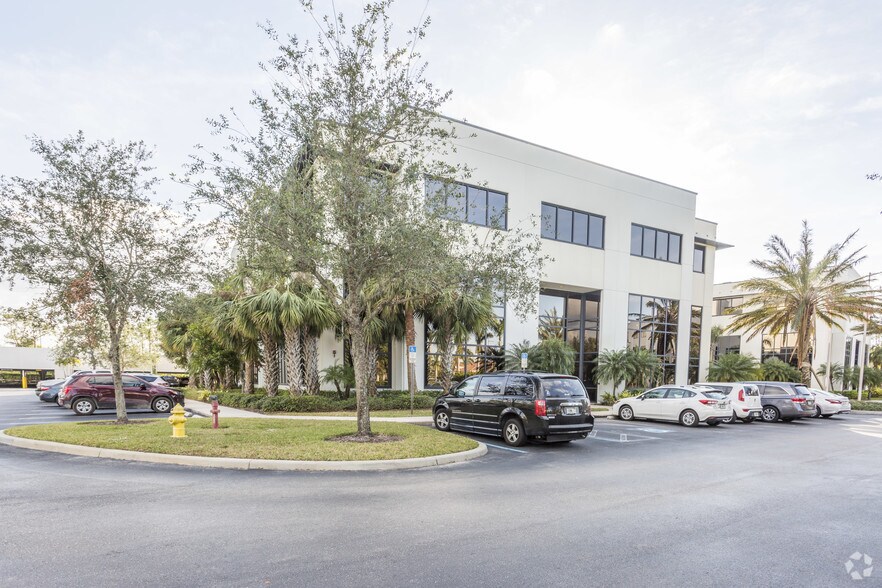 More Photos Of 3530 Kraft Rd, Naples Medical For Lease