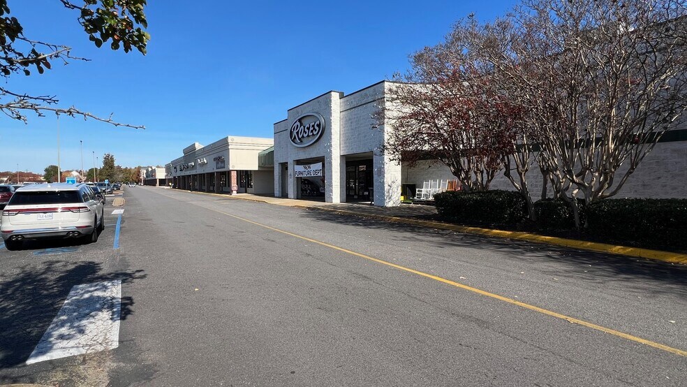 More Photos Of 701 Battlefield Blvd N, Chesapeake Freestanding For Lease