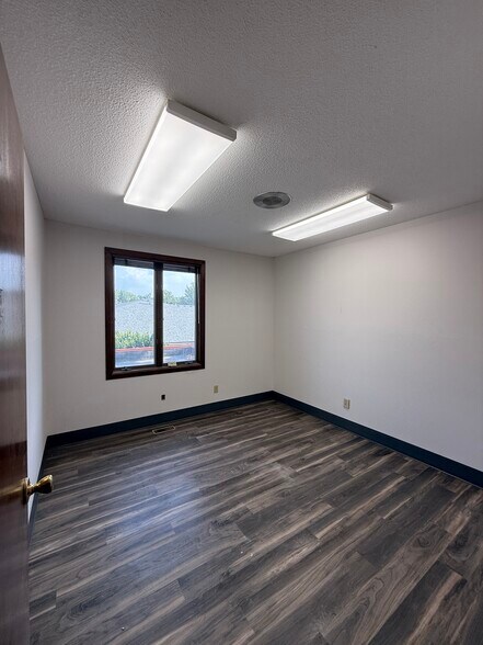 More Photos Of 4656 W Jefferson Blvd, Fort Wayne Unknown For Lease