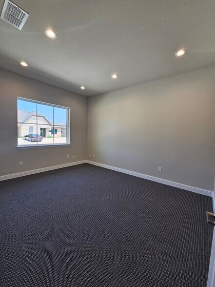 More Photos Of 2601 Little Elm Pky, Little Elm Office For Sale