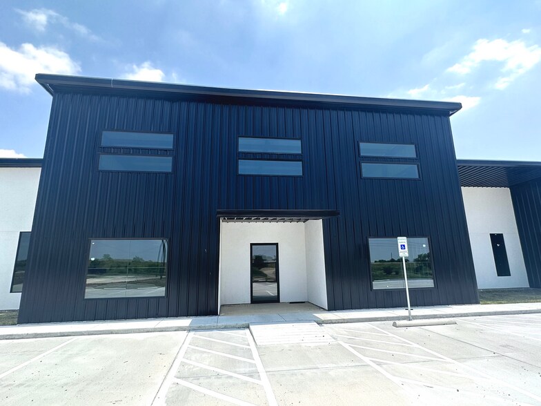 More Photos Of 4760 Grants Ln, Fort Worth Light Distribution For Sale