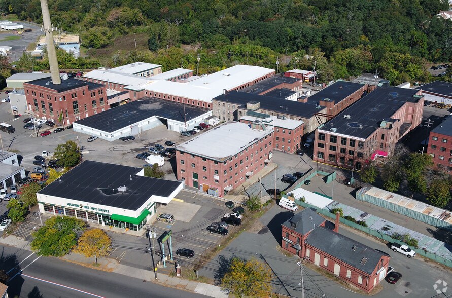 More Photos Of 119R Foster St, Peabody Light Manufacturing For Lease