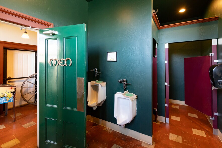 More Photos Of 311 Union St, The Dalles Restaurant For Sale