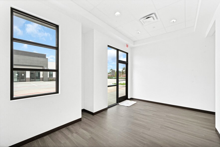 More Photos Of 12280 Broadway St, Pearland Office For Sale
