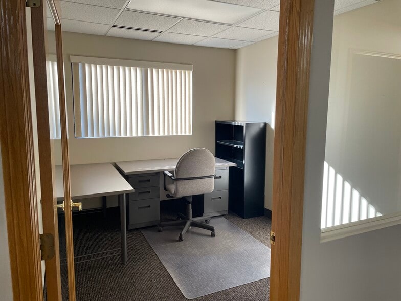 More Photos Of 231 Main St, Elk River Office For Lease