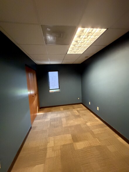 More Photos Of 47 Alice Dr, Akron Office For Lease