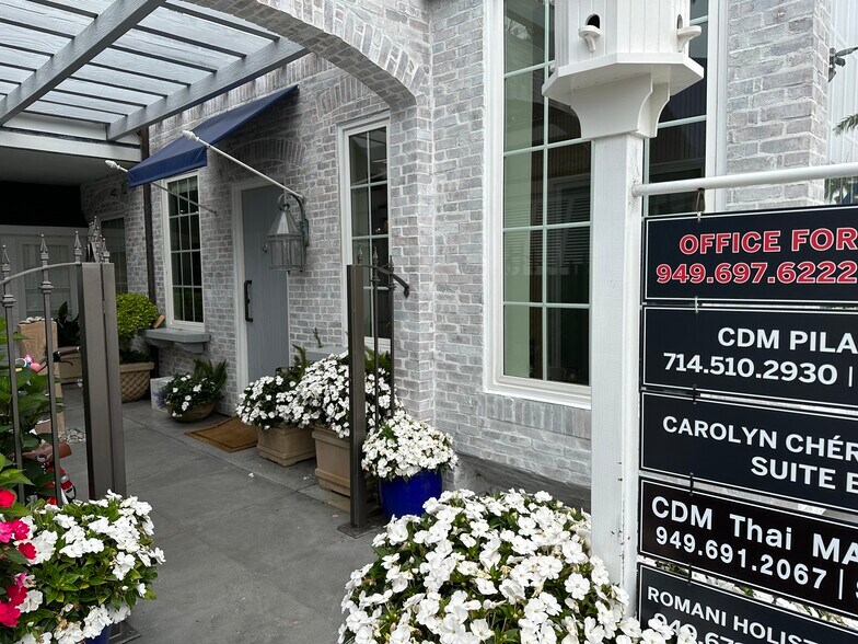 More Photos Of 2737 E Coast Hwy, Corona Del Mar Storefront Retail Office For Lease