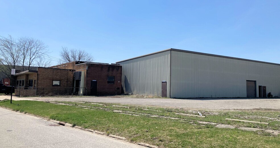 More Photos Of 4810 W 139th St, Cleveland Manufacturing For Sale
