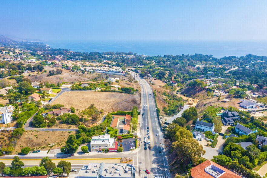 More Photos Of 28925 Pacific Coast Hwy, Malibu Storefront Retail Office For Sale