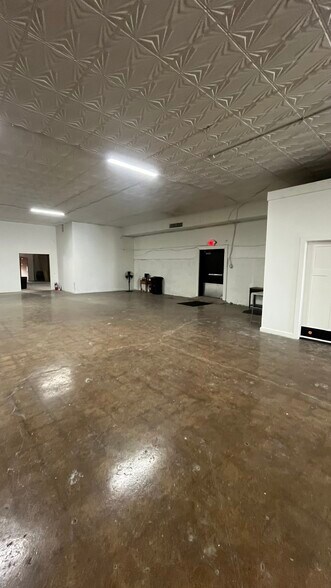 More Photos Of 1776 S High St, Columbus Freestanding For Lease