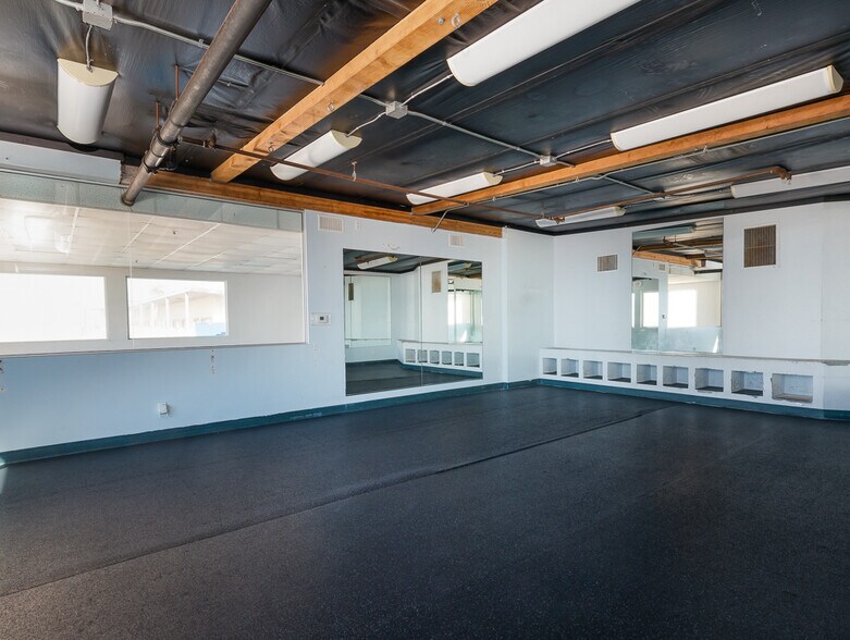 More Photos Of 4005 Highland Ave, Manhattan Beach Storefront Retail Office For Lease