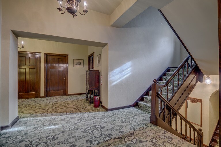 More Photos Of 3464 Central Pky, Cincinnati Funeral Home For Sale