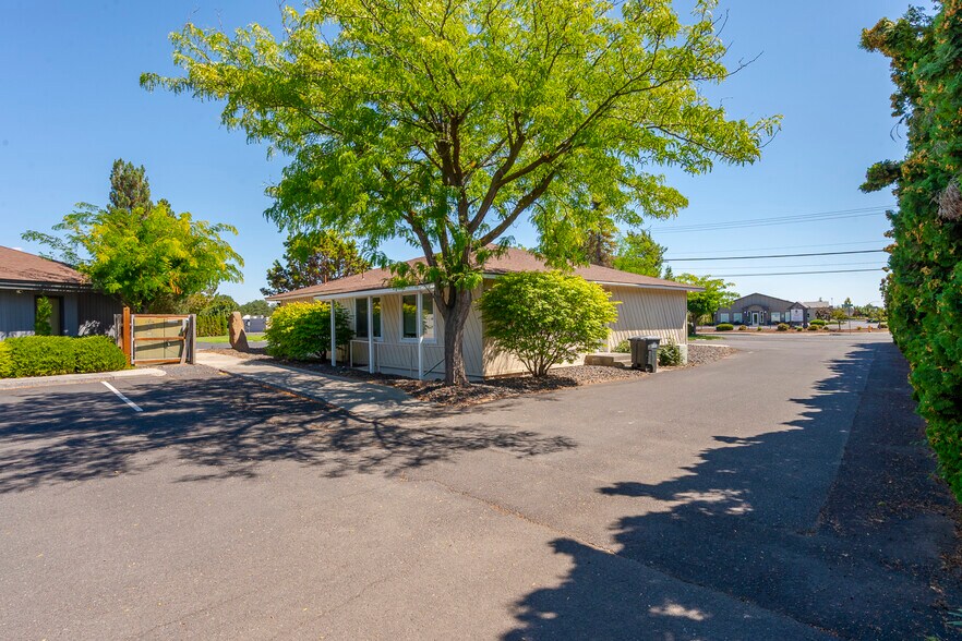 More Photos Of 830 Sharon Ave E, Moses Lake Office For Sale
