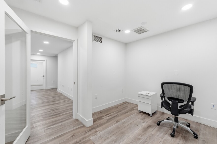 More Photos Of 7311 SW 59th Ct, South Miami General Retail For Lease