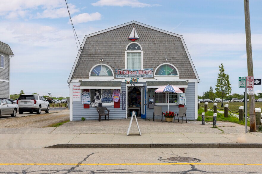 More Photos Of 311 Great Island Rd, Narragansett Freestanding For Sale