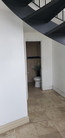 More Photos Of 4201-4237 NW 37th Ave, Miami Warehouse For Lease