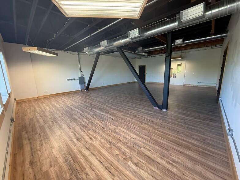 More Photos Of 8911 Lakewood Dr, Windsor Medical For Lease
