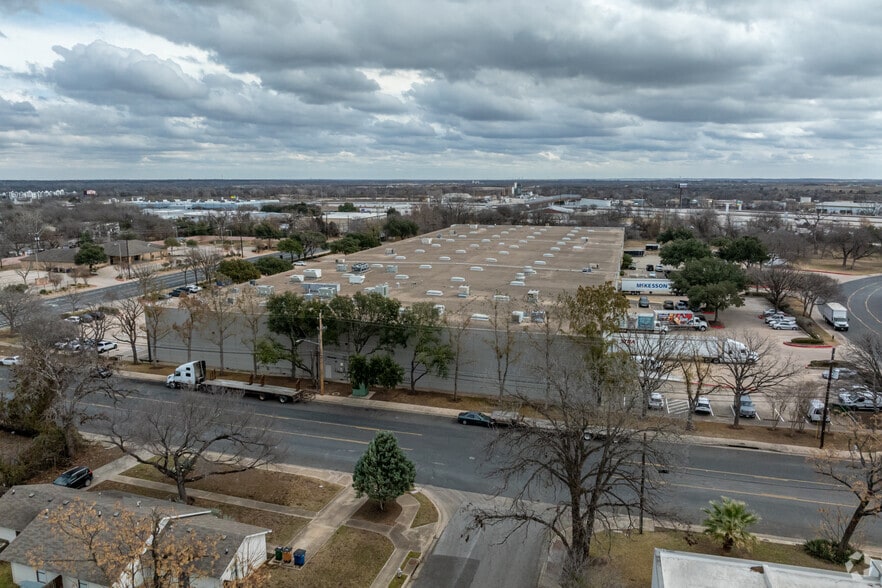 More Photos Of 800 Interchange Blvd, Austin Unknown For Lease