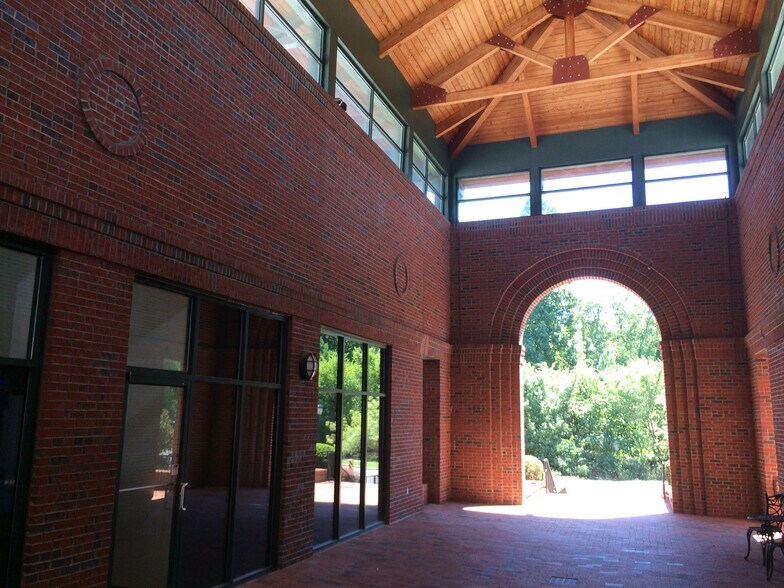 More Photos Of 20035 Jetton Rd, Cornelius Freestanding For Lease