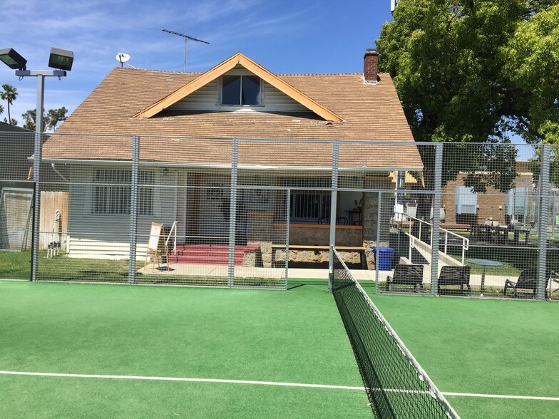 More Photos Of 5115 W Sunset Blvd, Los Angeles Storefront For Lease