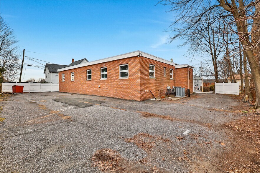 More Photos Of 1 Old Middletown Rd, Pearl River Medical For Lease