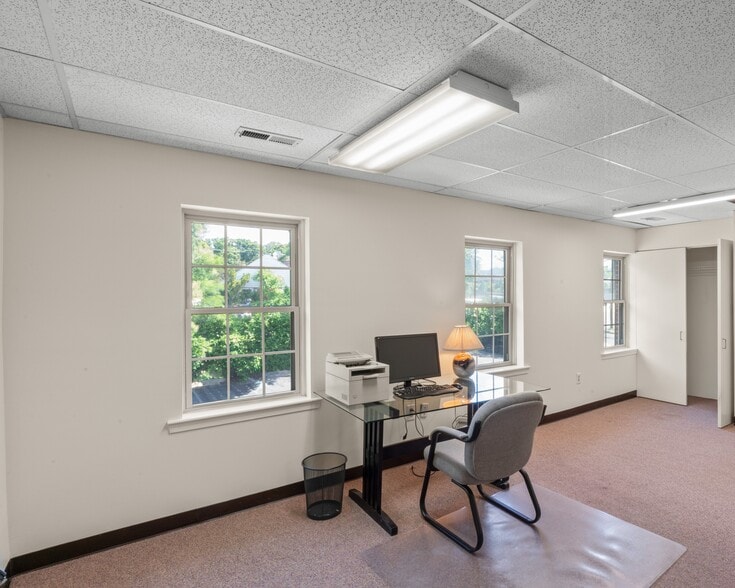 More Photos Of 7003 Kilworth Ln, Springfield Office For Sale