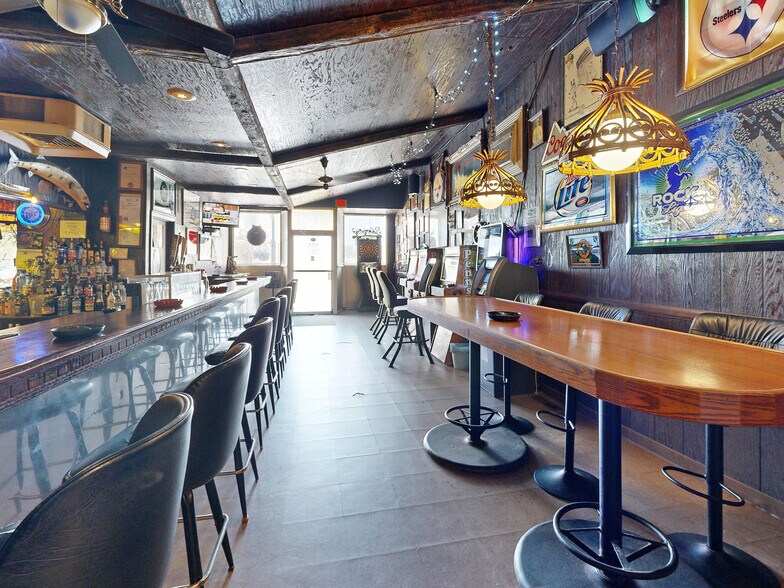 More Photos Of 103 Main St W, Girard General Retail For Sale