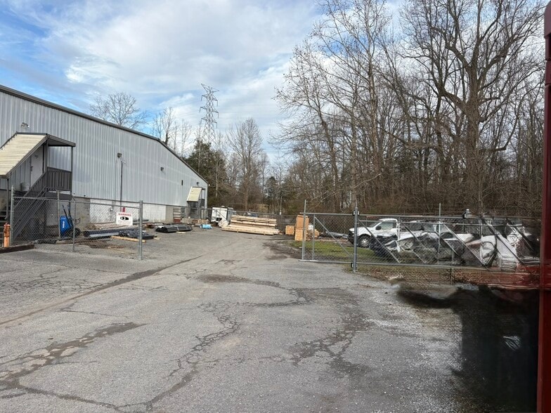 More Photos Of 6702 Central Avenue Pike, Knoxville Industrial For Lease