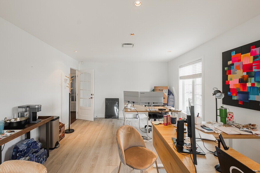More Photos Of 675 Boul Samson, Laval Office For Sale