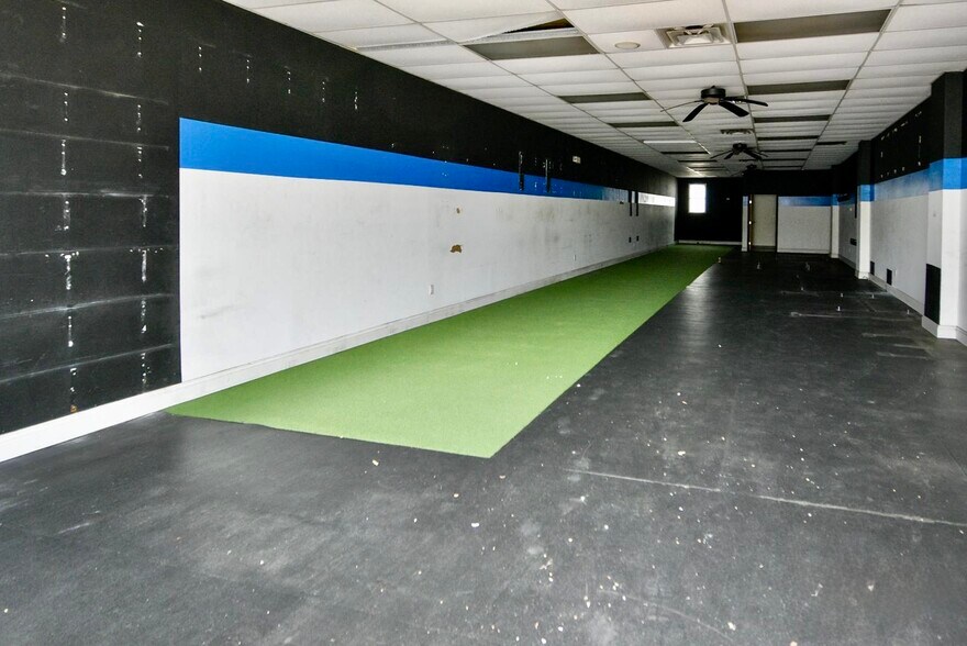 More Photos Of 151-161 E Park Ave, Long Beach Storefront For Lease