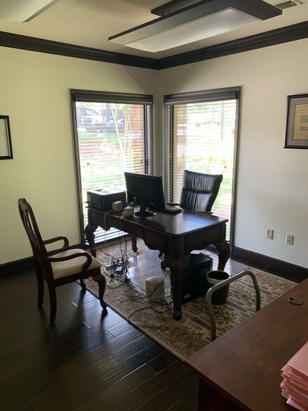 More Photos Of 4727-4729 Spottswood Ave, Memphis Office For Lease