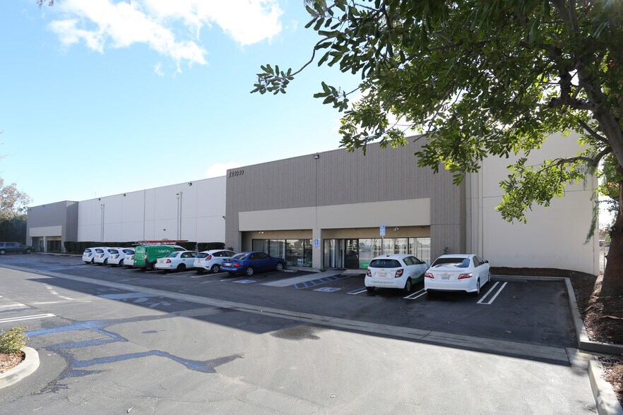 More Photos Of 21045-21051 Osborne St, Canoga Park Unknown For Lease