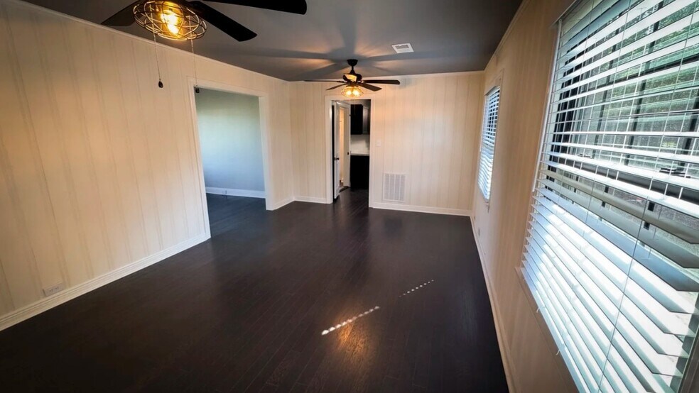 More Photos Of 102 Elmwood Dr, Lebanon Loft Creative Space For Lease