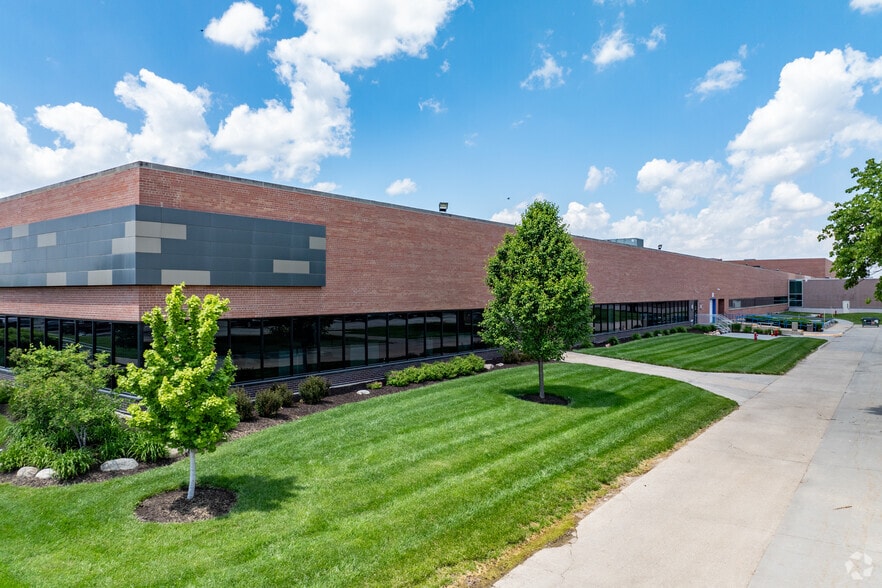 More Photos Of 12500 I St, Omaha Unknown For Lease