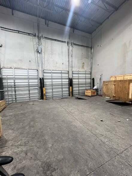 More Photos Of 9601-9667 NW 33rd St, Miami Service For Lease