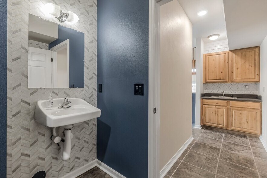 More Photos Of 204 4th, Dover Office For Lease