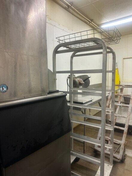 More Photos Of 418 E Washington St, Arma Storefront Retail Residential For Sale